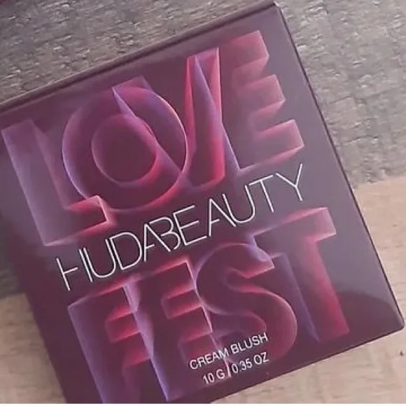Huda Beauty Love Fest Cream Blush in Burning Cherry BNIB